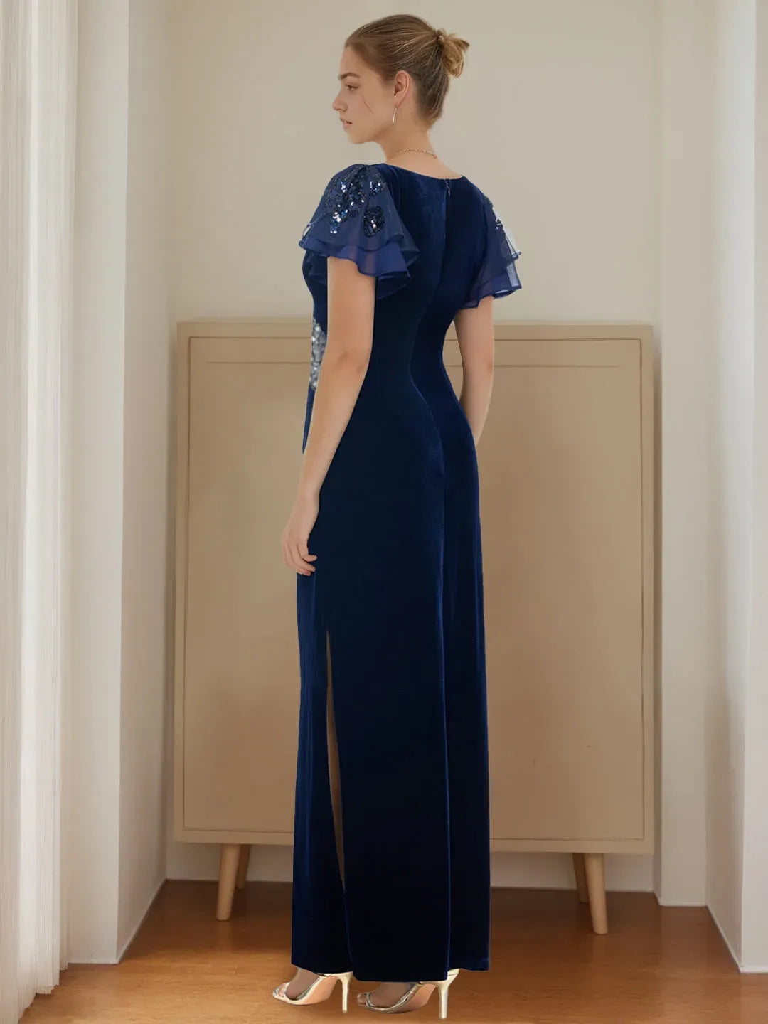 V-Neck Short Sleeves Floor-Length Velvet Mother of the Bride Dresses with Ruffles Appliques