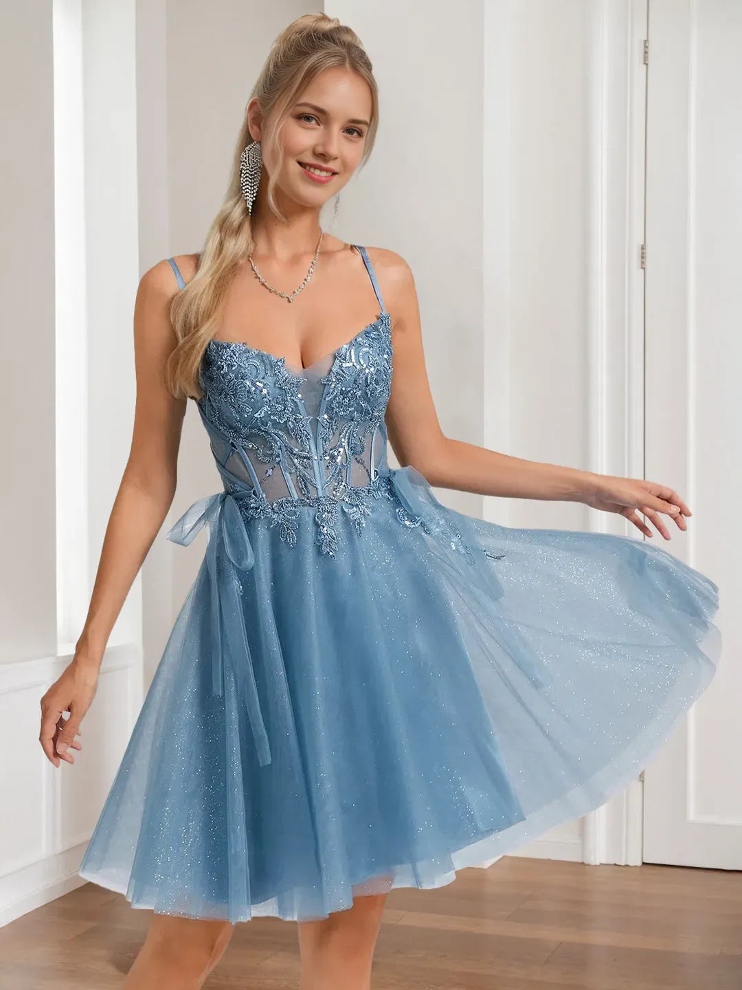 V-Neck Sleeveless Pleated Short/Mini Homecoming Dresses with Beads Sequins Appliques Lace Lace-Up Bows