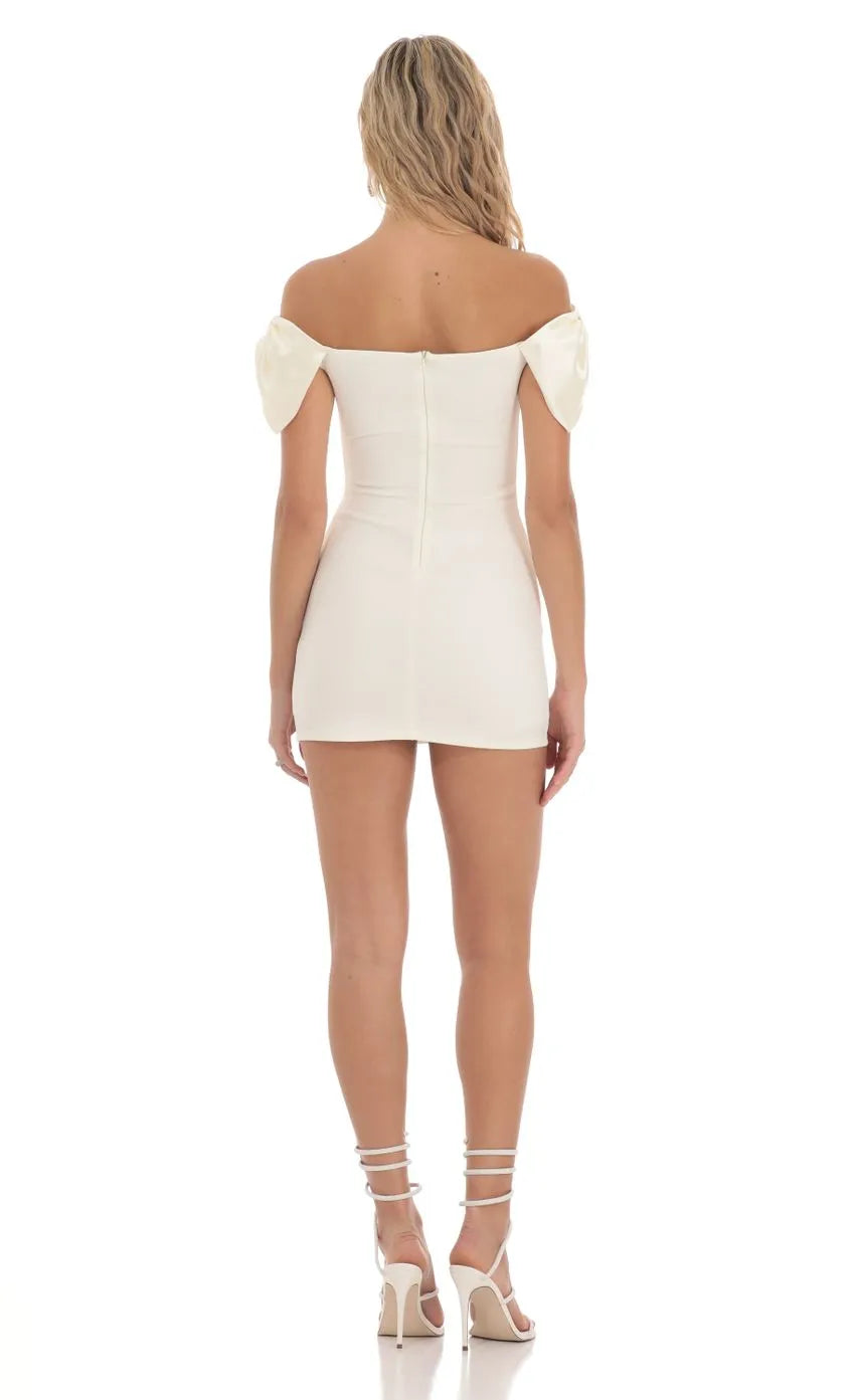 Vintage White Off Shoulder Homecoming Dress Bow Detailed Sleeves  Retro  Inspired Fit Ideal for Classic Chic School Reunions  Timeless Dance Nights