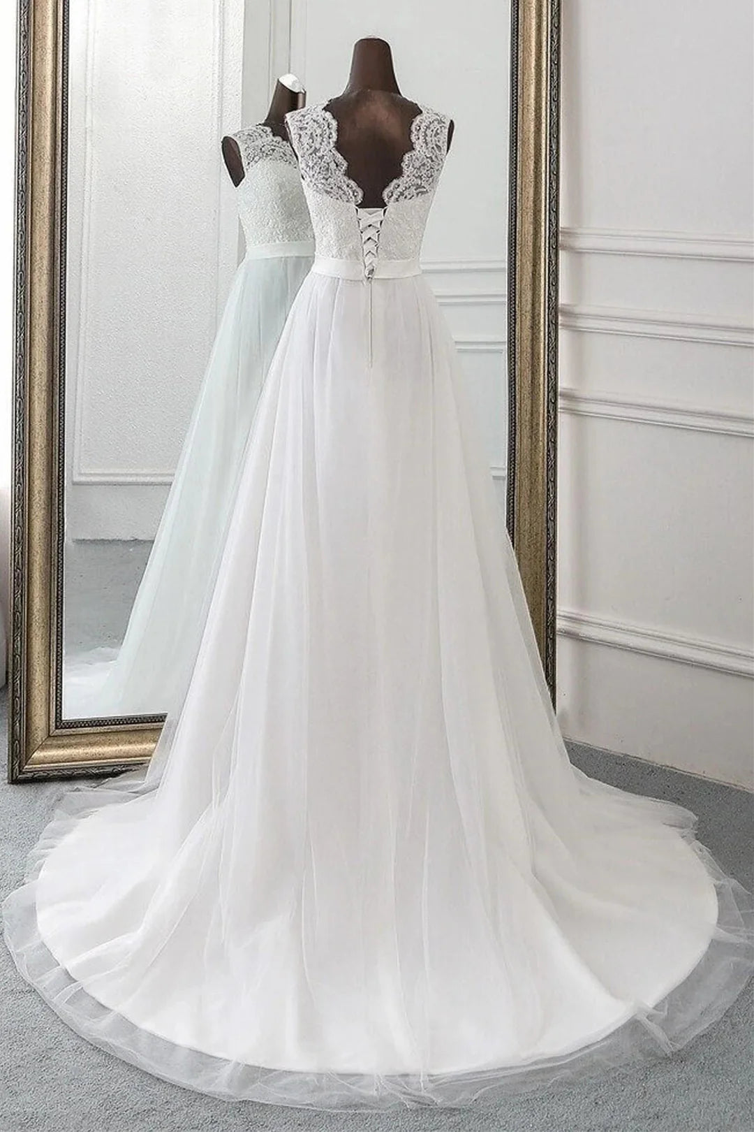White Sweetheart Lace Up Sleeveless Long Wedding Dress ﻿
