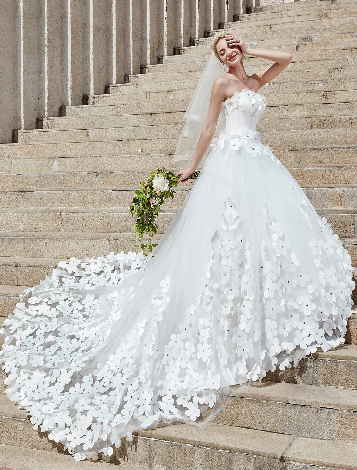 Engagement Open Back Formal Wedding Dresses Ball Gown Strapless Strapless Tulle With Crystals Flower