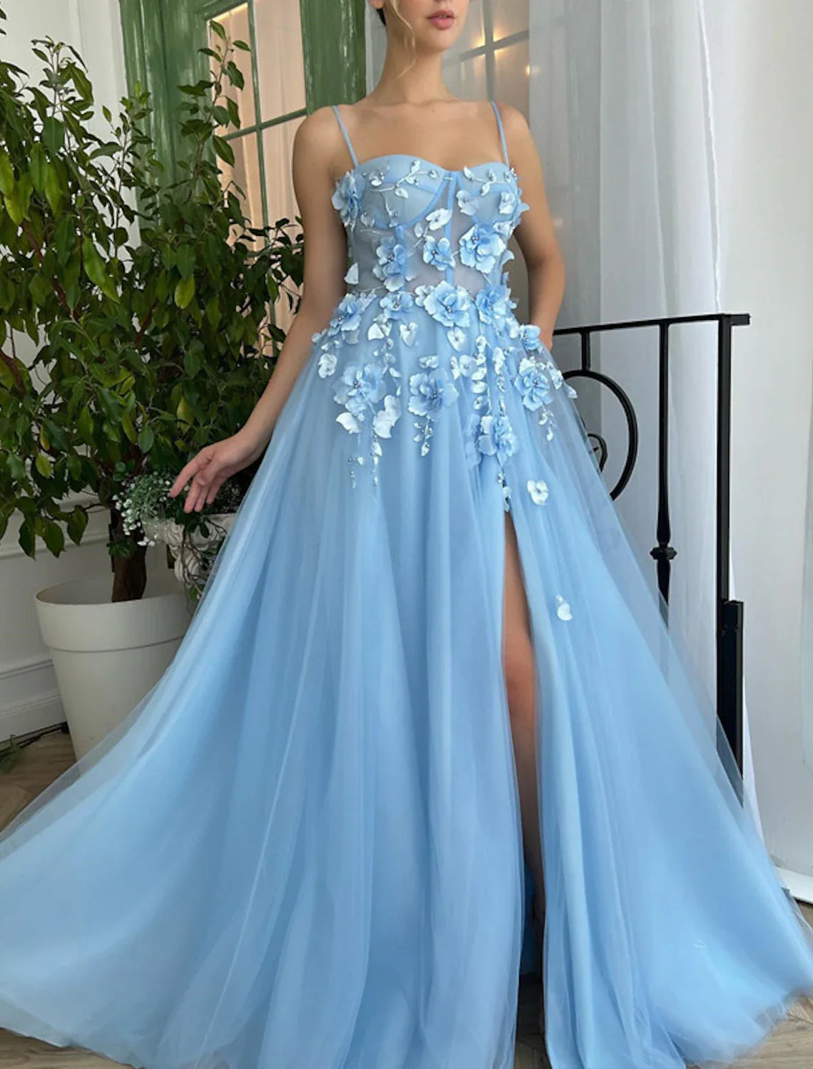 Ball Gown Prom Dresses Celebrity Style Dress Wedding Guest Birthday Floor Length Sleeveless Spaghetti Strap Tulle with Slit Appliques