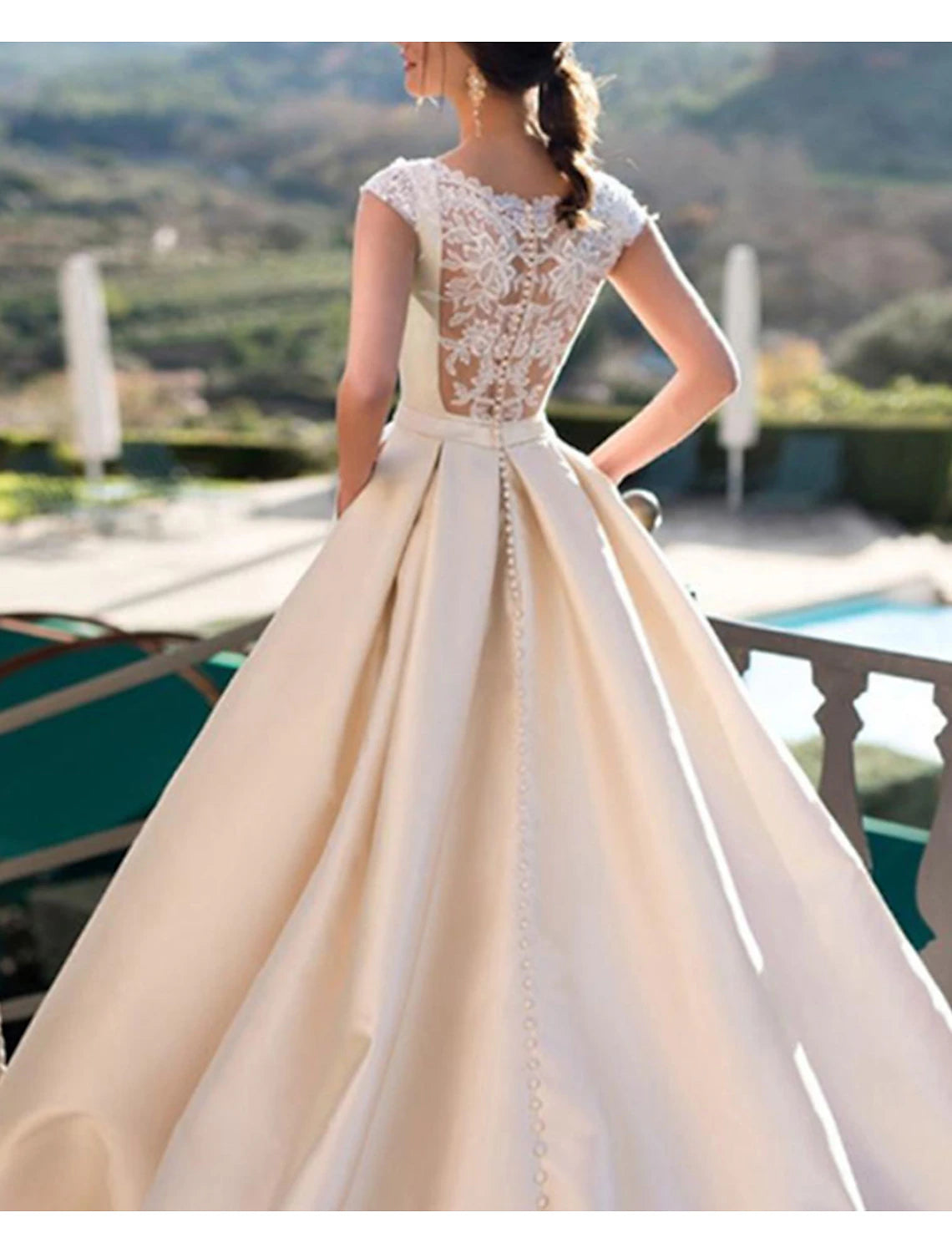 Hall Royal style wedding dress A-line low round neck sleeveless palace training satin wedding dress with pearl decals