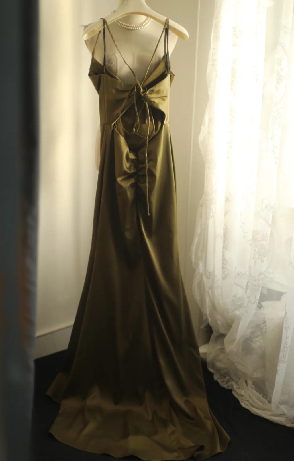 Mermaid V-Neck Satin Long Prom Dress Elegant Spaghetti Strap Formal Dress