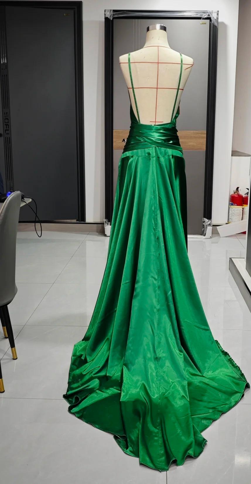 Classic Emerald Green Spaghetti Straps Satin Long Prom Dresses Simple Train Backless Evening Dress