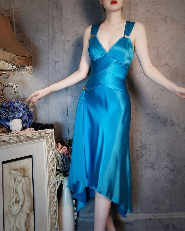Vintage Blue Satin V Neck Sheath Prom Dresses Backless Party Dress