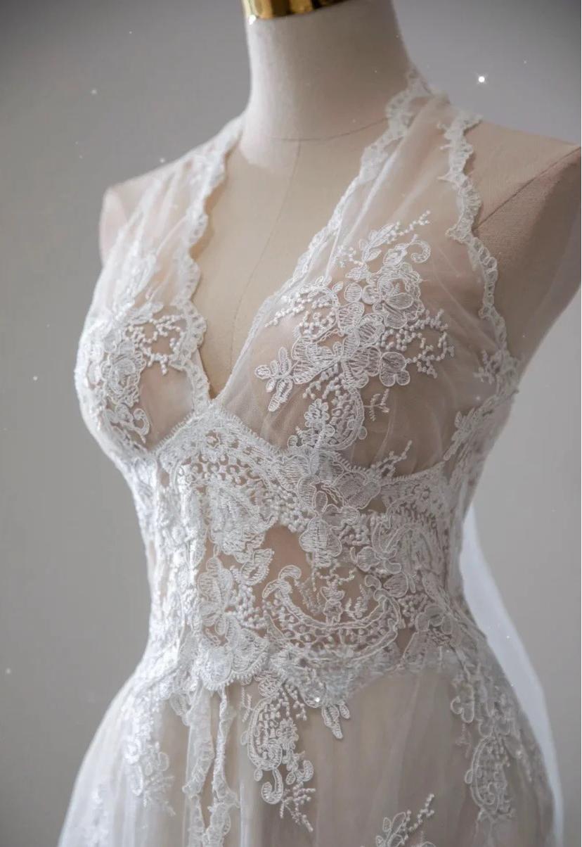 Elegant White Lace Applique Beaded A-line Vintage Wedding Dress