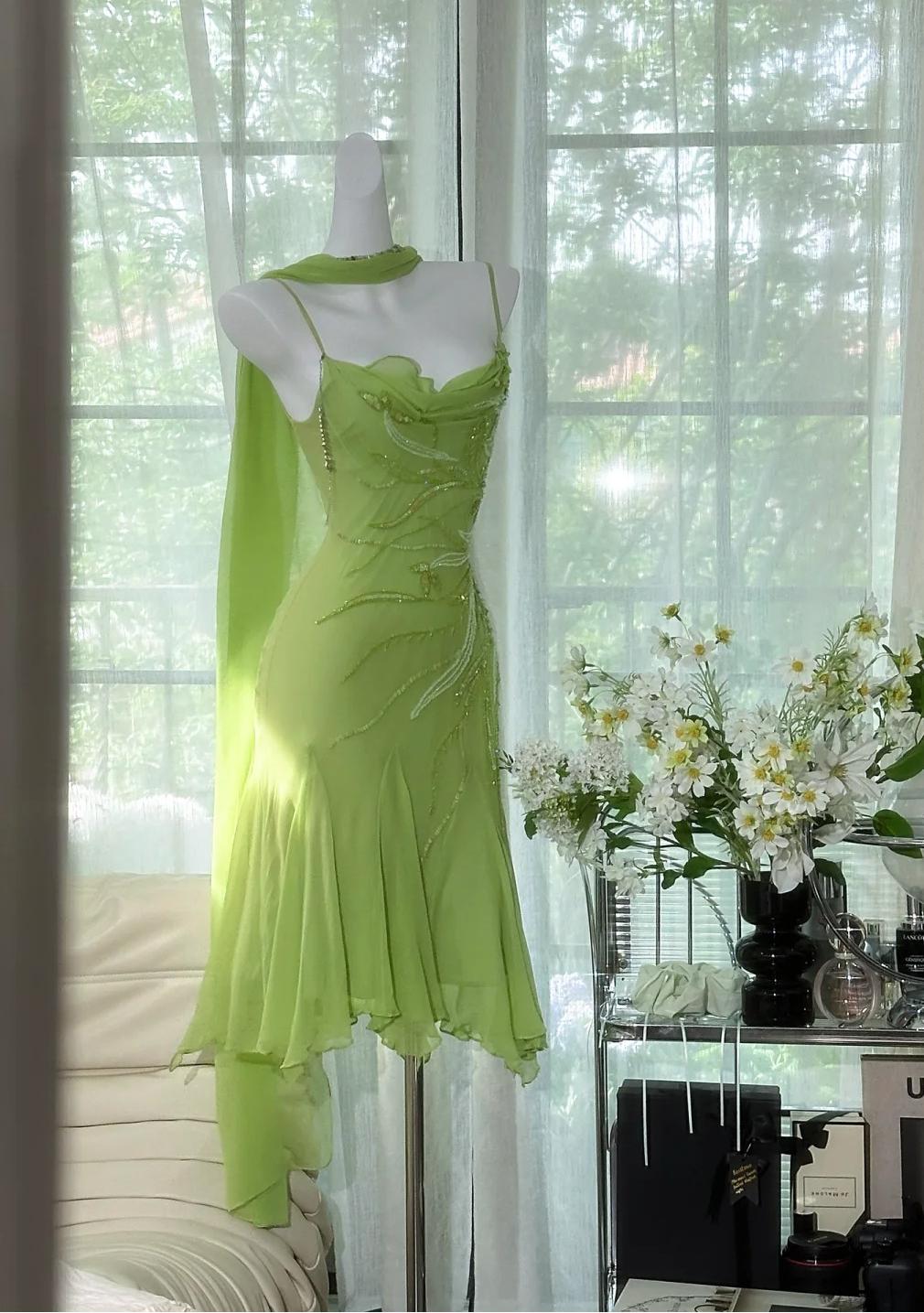 Fairytale Bud Green Sheath Short Prom Dresses Chiffon Beaded Backless Party Dress