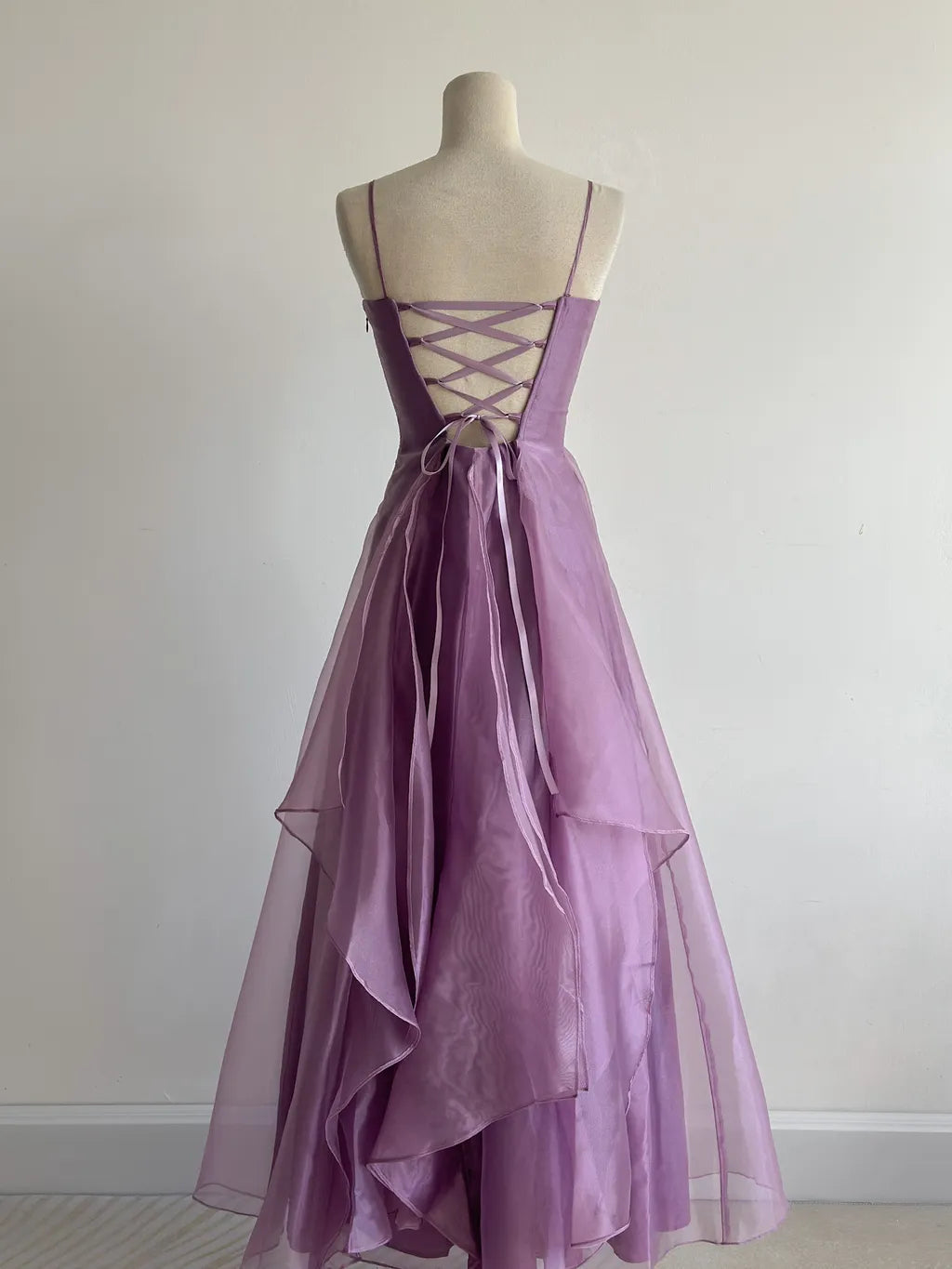 Elegant Purple Spaghetti Straps A-Line Tulle Long Prom Dresses Gothic Formal Evening Gowns