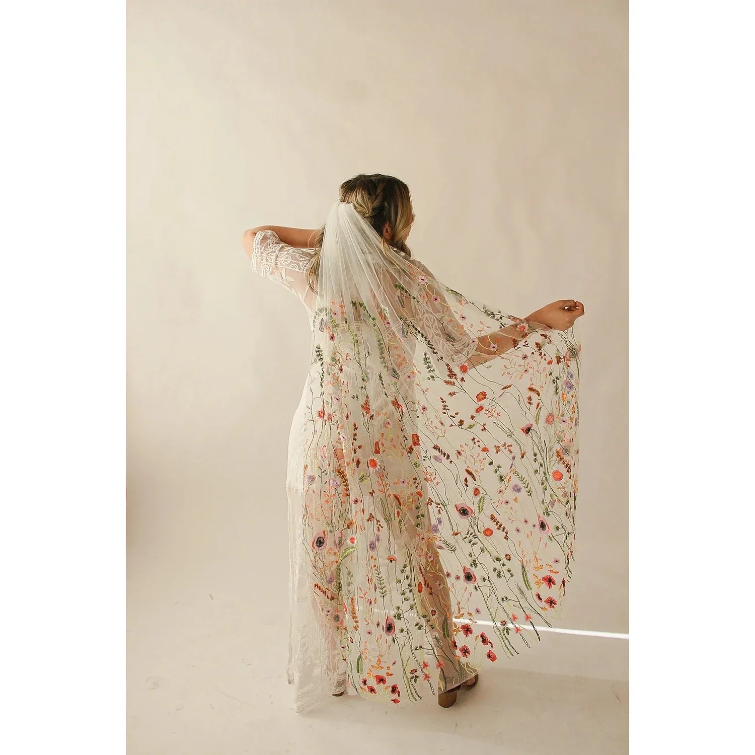 DingJiDress One-tier Flower Style / Sweet Wedding Veil Chapel Veils with Embroidery 62.99 in (160cm) Tulle