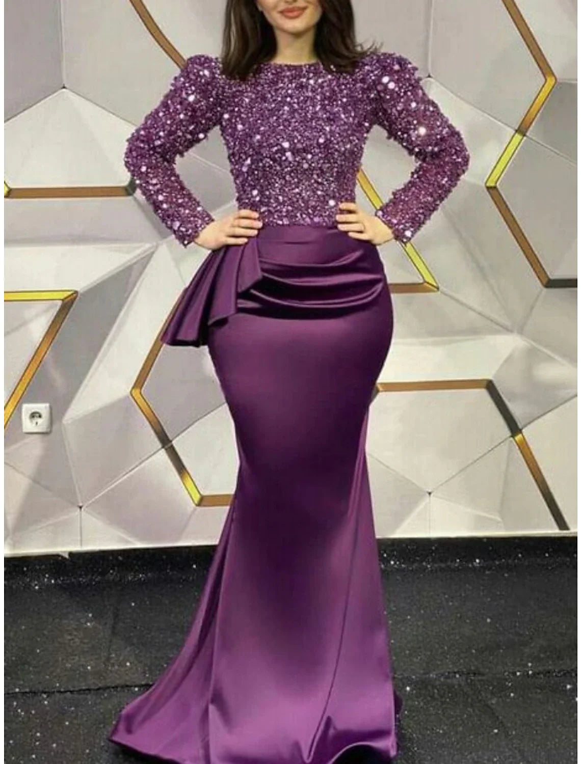 Sheath / Column Evening Gown Elegant Dress Formal Sweep / Brush Train Long Sleeve Jewel Neck Satin with Glitter Ruched