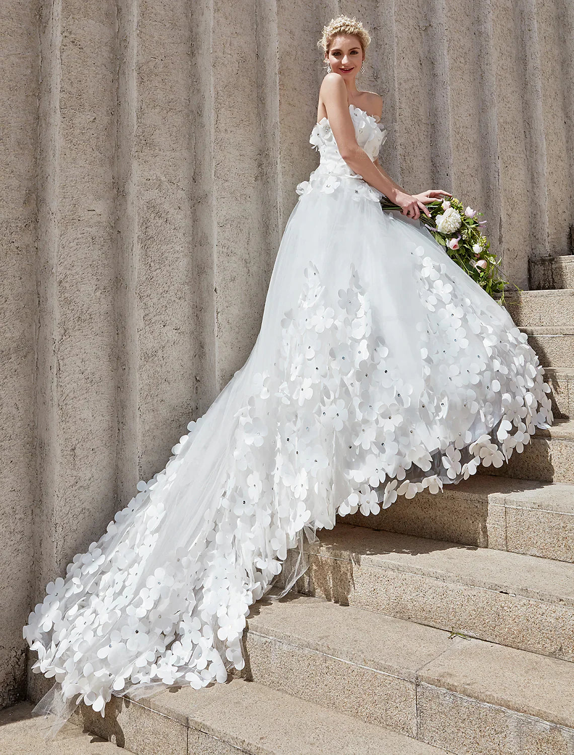 Engagement Open Back Formal Wedding Dresses Ball Gown Strapless Strapless Tulle With Crystals Flower