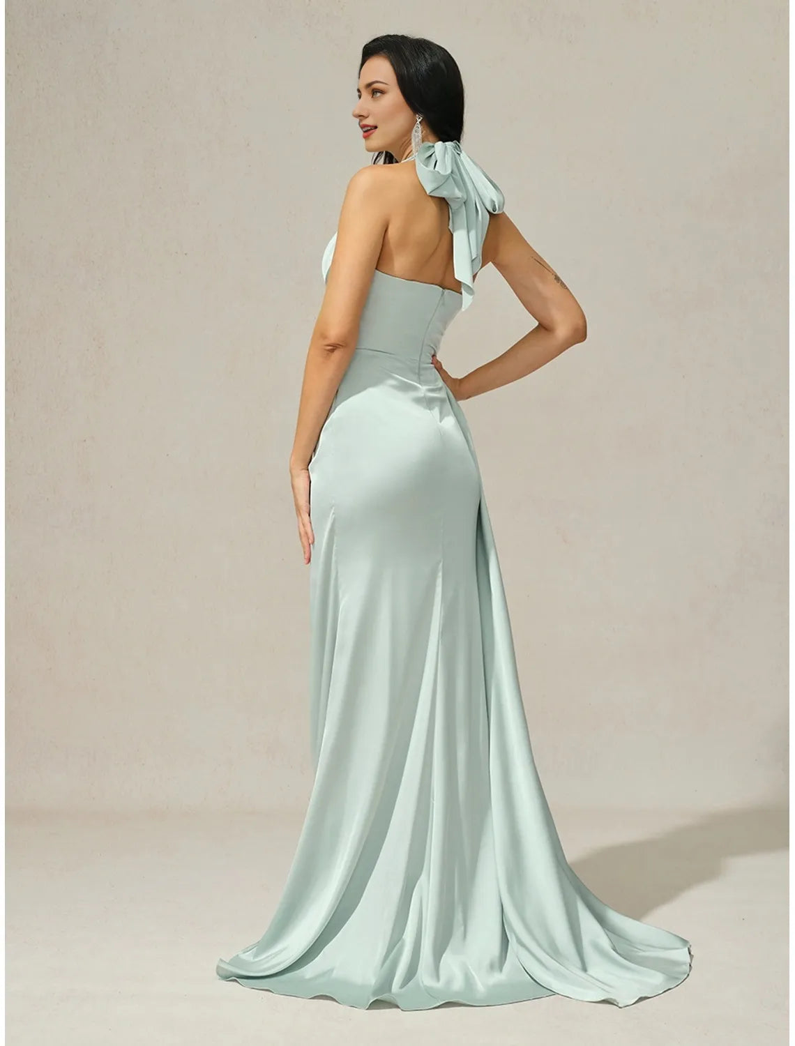 Evening Gown Elegant Dress Formal Wedding Sweep / Brush Train Sleeveless Cowl Neck Satin with Bow