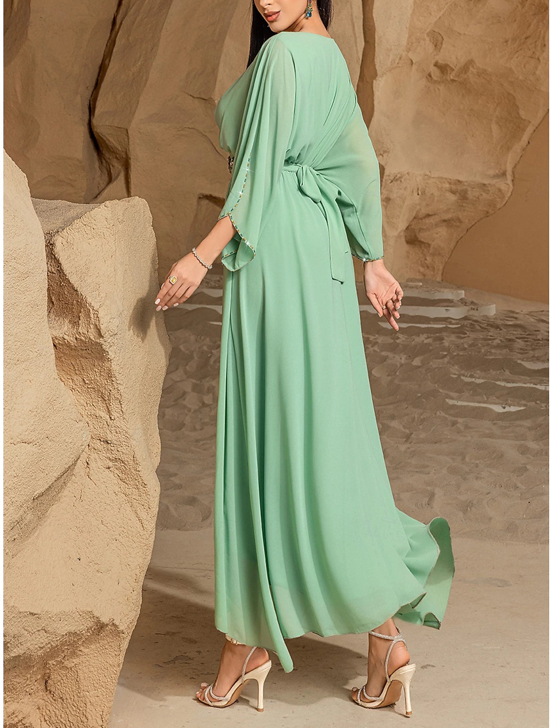 Green Mother of the Bride Dress Elegant Casual V Neck Floor Length Chiffon 3/4 Length Sleeve with Crystals