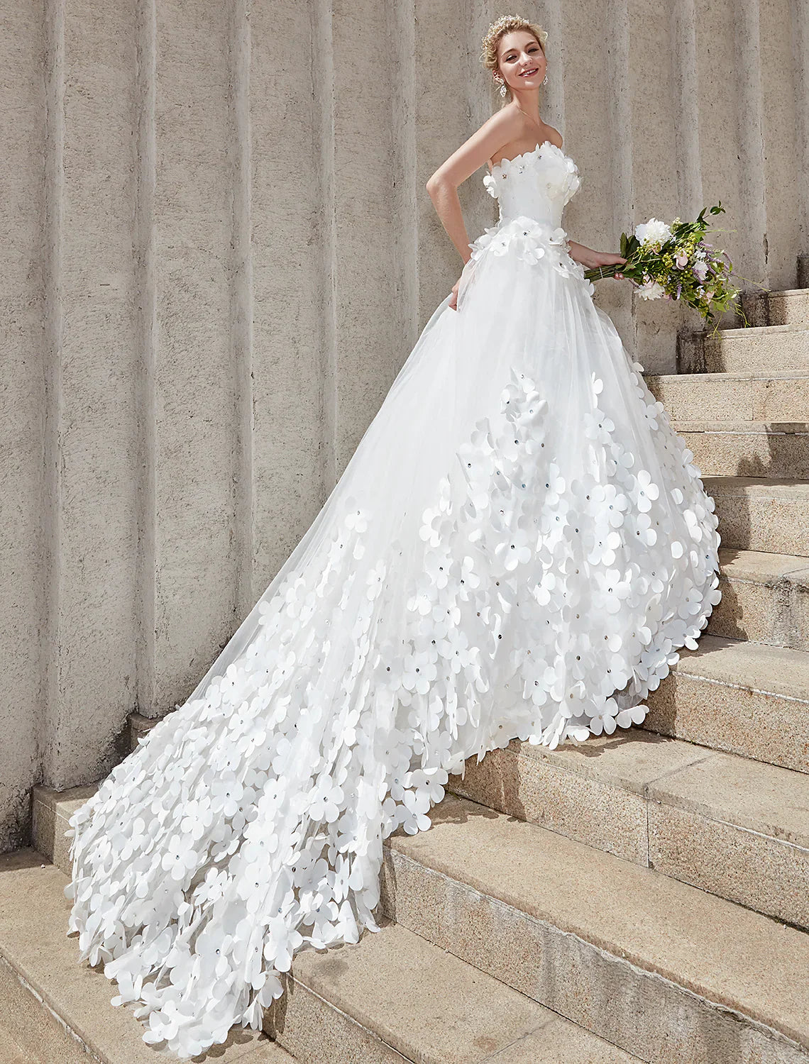 Engagement Open Back Formal Wedding Dresses Ball Gown Strapless Strapless Tulle With Crystals Flower