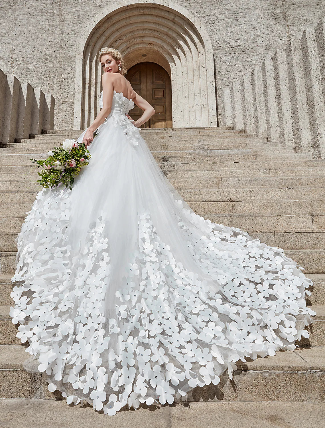 Engagement Open Back Formal Wedding Dresses Ball Gown Strapless Strapless Tulle With Crystals Flower